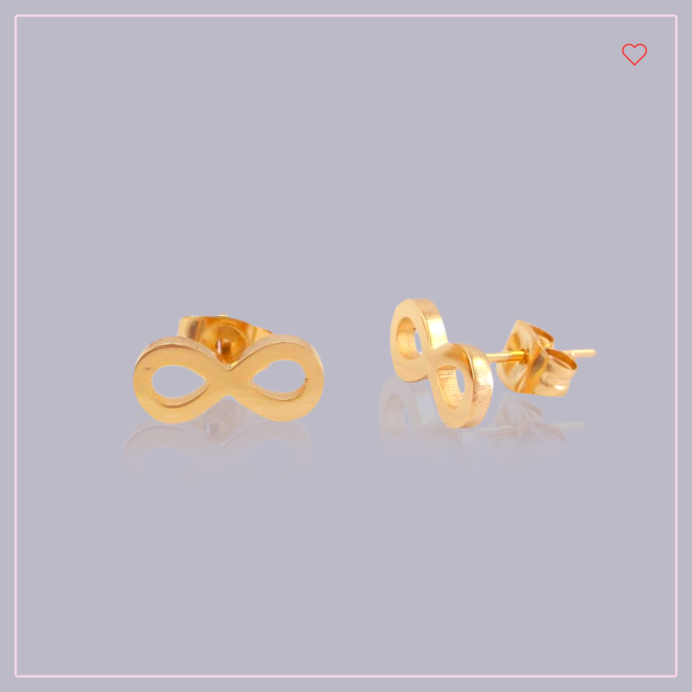 Aretes cortos de acero dorado de la más alta calidad.
