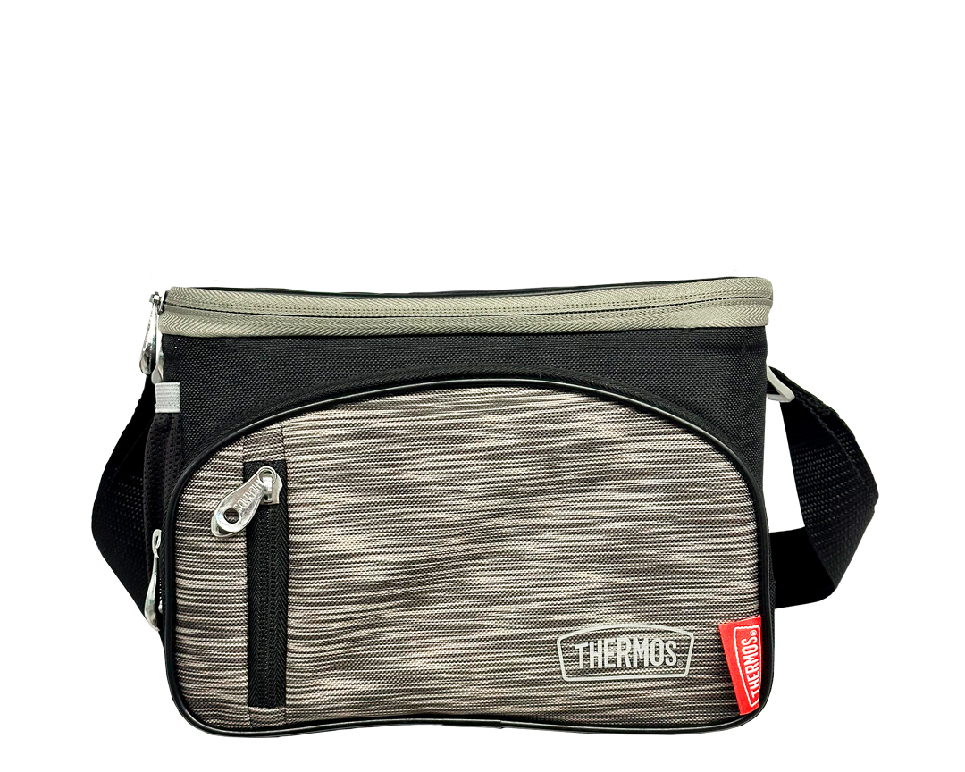 Características


	Material: interior térmico, mantiene la temperatura ideal. Material exterior de lona, resistente. Resistente y duradero.
	Medidas: 16.5cm x 23 cm x 17cm (alto x longitud x profundidad)
	Modelo con cinta regulable.
	Incluye bolsillo delantero.
	Incluye malla lateral.
	Libre de BPA y PVC.
	No retiene olores.

