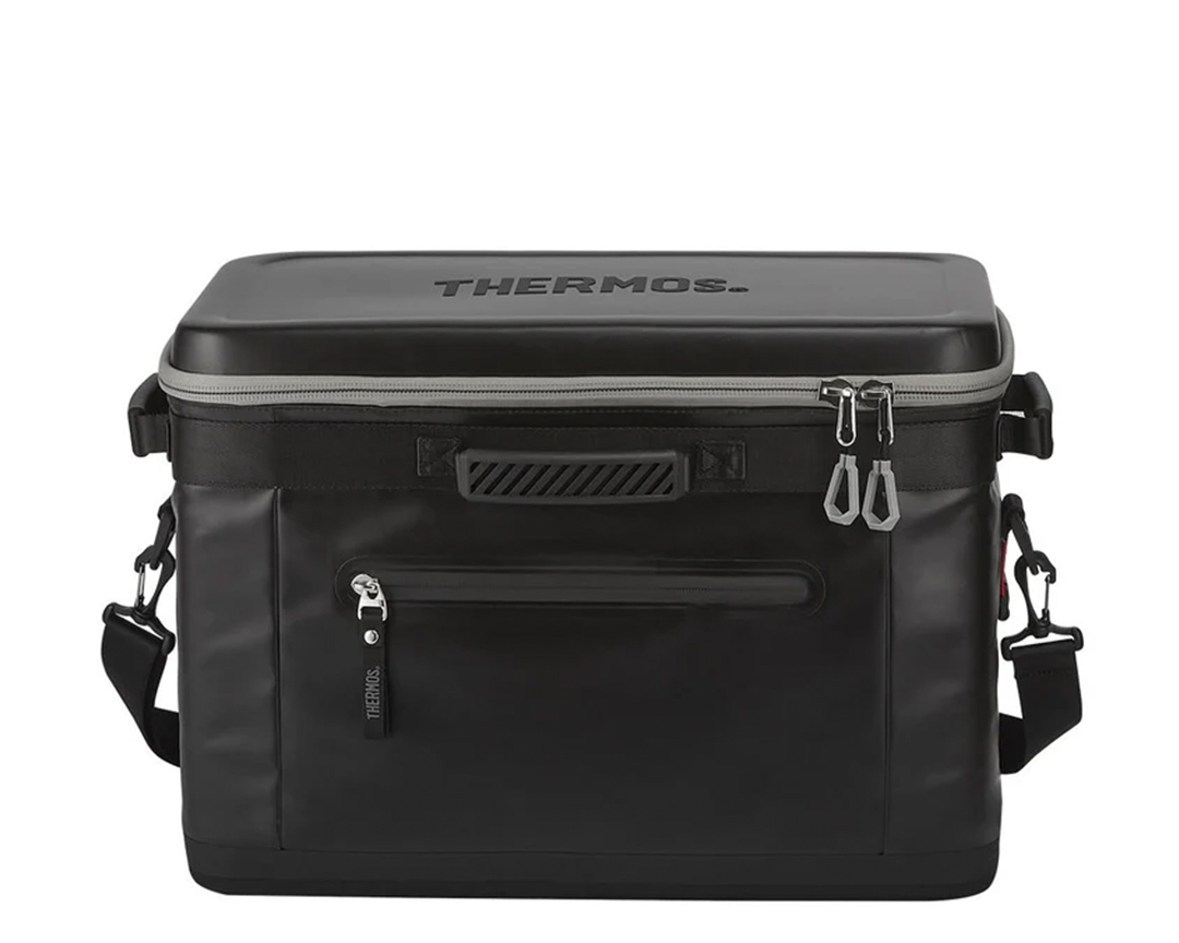 Características:


	Material: Interior y exterior resistente.
	Ayuda a conservar la temperatura ideal de los alimentos.
	Incluye asa para cargar al hombro.
	Interior impermeable.
	Incluye malla lateral. 
	Incluye bolsillo frontal y posterior.

