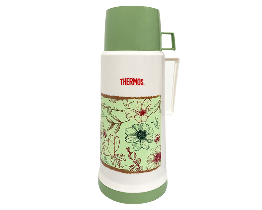 Características:


	Envase isotérmico con ampolla de vidrio interna libre de asbesto.
	Exterior de plástico libre de BPA
	Aislamiento al vacío
	Líquidos fríos y calientes
	Mantiene bebidas calientes por 12 horas y frías por 24 horas
	No retiene olores

