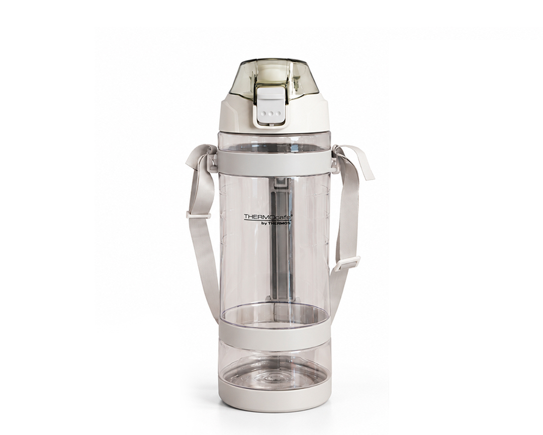 Características:


	Gran capacidad: 3L. 
	Medidas: 37.5 x 12.5 x 15 (alto x ancho x longitud)
	Material Tritán, libre de BPA. 
	Práctico diseño en la tapa: fácil de usar, anti derrames.
	Boca amplia que permite una fácil limpieza.
	Asa retráctil para un fácil manejo.
	Prática asa para llevar al hombro.
	No retiene olores.
	Colores modernos.
	No apto para bebidas calientes.

