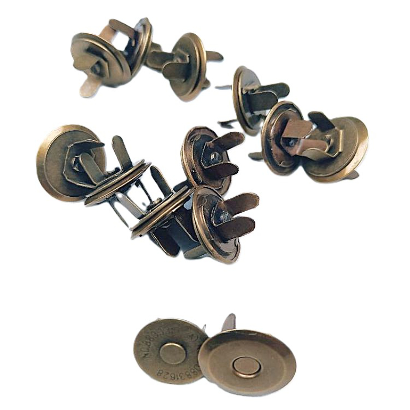 Set de broches imantados, especiales para tus proyectos de encuadernacion y cartonaje.

Cantidad: 12 Unid. Iman y acople.
