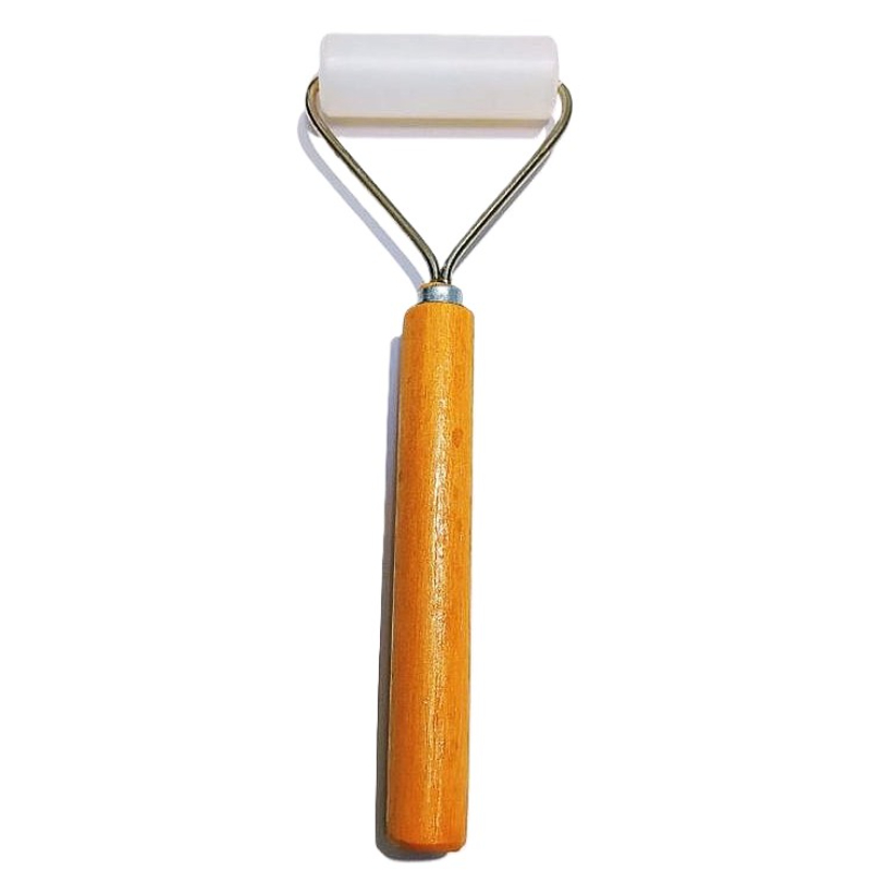Rodillo de T- Flon , ideal para usarlo en todo tipo de proyectos scrapboking, cartonaje, tarjetería y otras manualidades.

Rodillo: 4.8 cm
