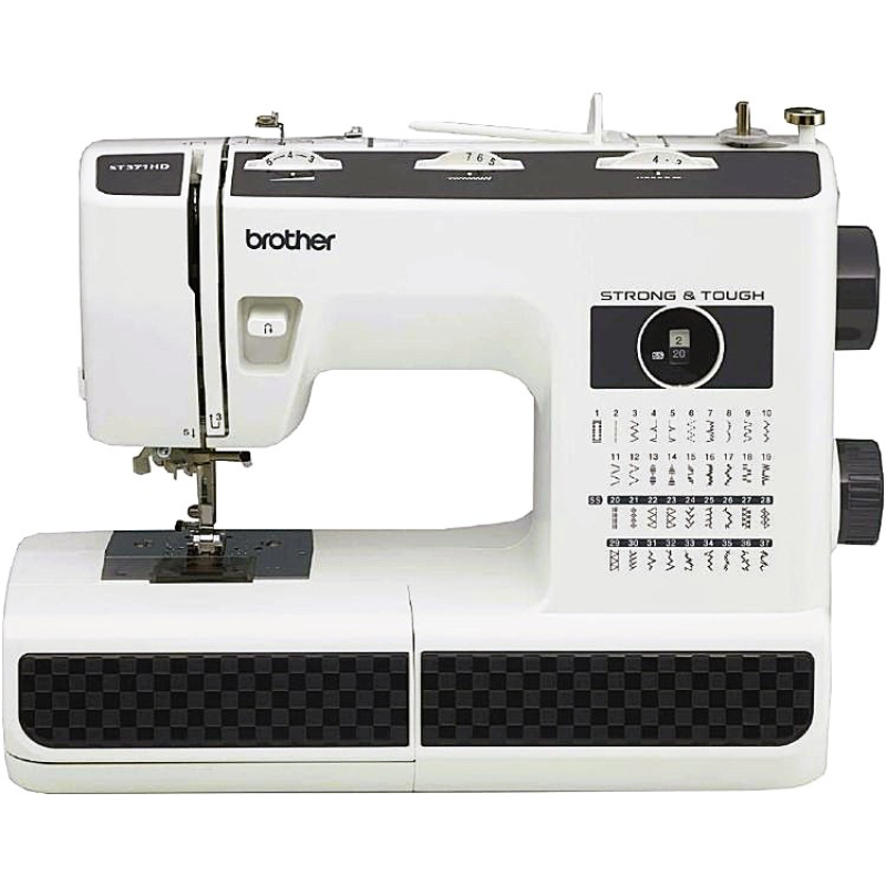 
Caracteristicas principales 


	37 puntadas incorporadas
	Velocidad de hasta 800 puntadas por minuto
	Especial para coser jeans.
	Ojal automático en un paso
	Regulación de largo y ancho de puntada
	Almacenamiento de accesorios: Sí
	Pies especiales adicionales disponibles: Sí
	Tipo de visualización: LCD
	Puntos de arrastre: 6
	Pies accesorios incluidos: Pie de ojal, Pie de cremallera-cierre, Pie de puntada invisible, Pie zigzag, Pie antiadherente, Pie para coser botones
	Tipo de iluminación: LED
	Sistema de enhebrado de aguja: Automático
	Número de pies prensatelas: 6
	Bobina de fijación rápida: Sí
	Pies especiales incluidos: Sí
	Tipo de selector de puntada: Tecla Shift
	Tensión del hilo: Manual
	Listado UL / CSA: Sí
	Selecciones de puntadas incorporadas (puntadas): 37
	Estilos de ojales: 1
	Máxima velocidad de costura (spm): 800
	Refuerzo / Puntadas inversas: Sí
	Largo de puntada (mm): 5
	Ancho de puntada (mm): 7
	Garantía 1 año


​Pies accesorios incluidos 


	Pie Zigzag, Pie para cremallera, Pie para puntada invisible, Pie para ojal, Pie para botón, Pie antiadherente.


contenido de la caja


	Juego de agujas (#11,#14,#16)|Aguja doble|Bobinas (4)|Cable de alimentación|Manual de instrucciones|DVD instructivo


​​CAPACITACION GRATUITA VIRTUAL O PRESENCIAL EN NUESTRO TALLER.

MALETIN DE REGALO PARA TU MAQUINA

 

 

