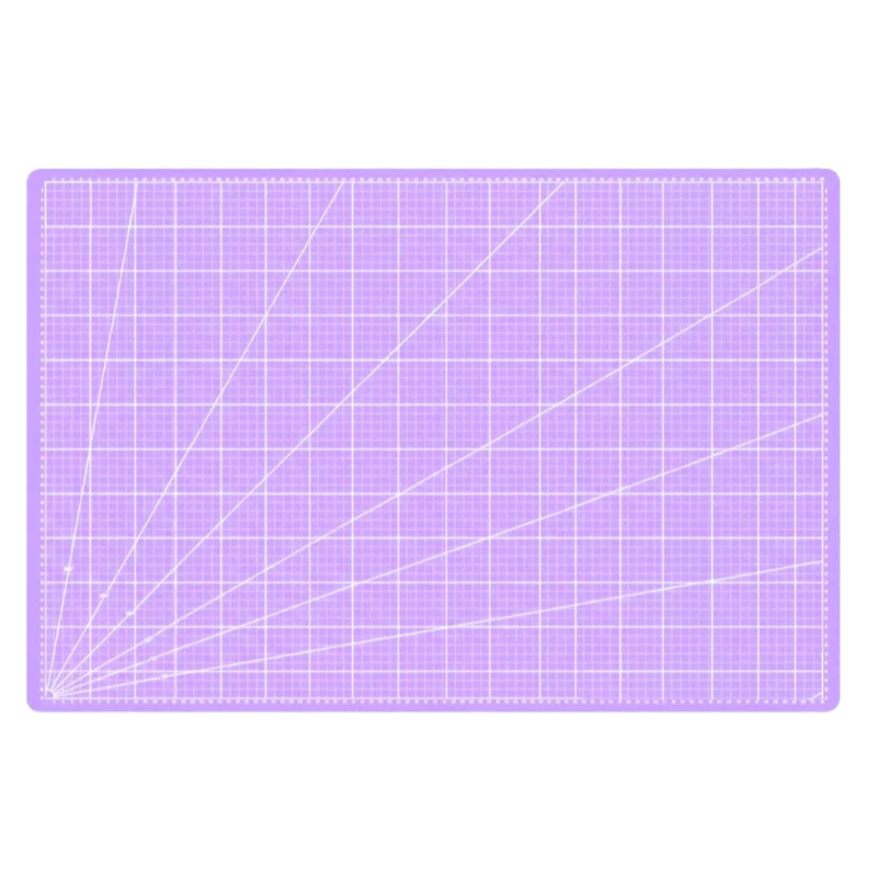 Una base de corte es la principal herramienta para un escrapero o crafter. Sirve, no solo para cortar con el cúter sin dañar la mesa, sino que la usamos como zona de trabajo para evitar manchar y dañar la mesa. 

Tamaño: A1 (86x56cm)
