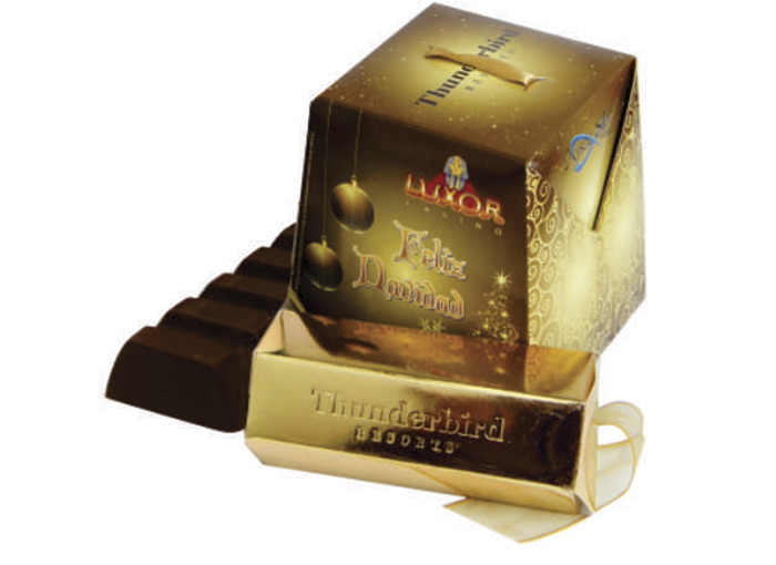 Exclusivo pack premium contiene 1 barra de chocolate en un lingote de oro y una caja de panetoncito.
