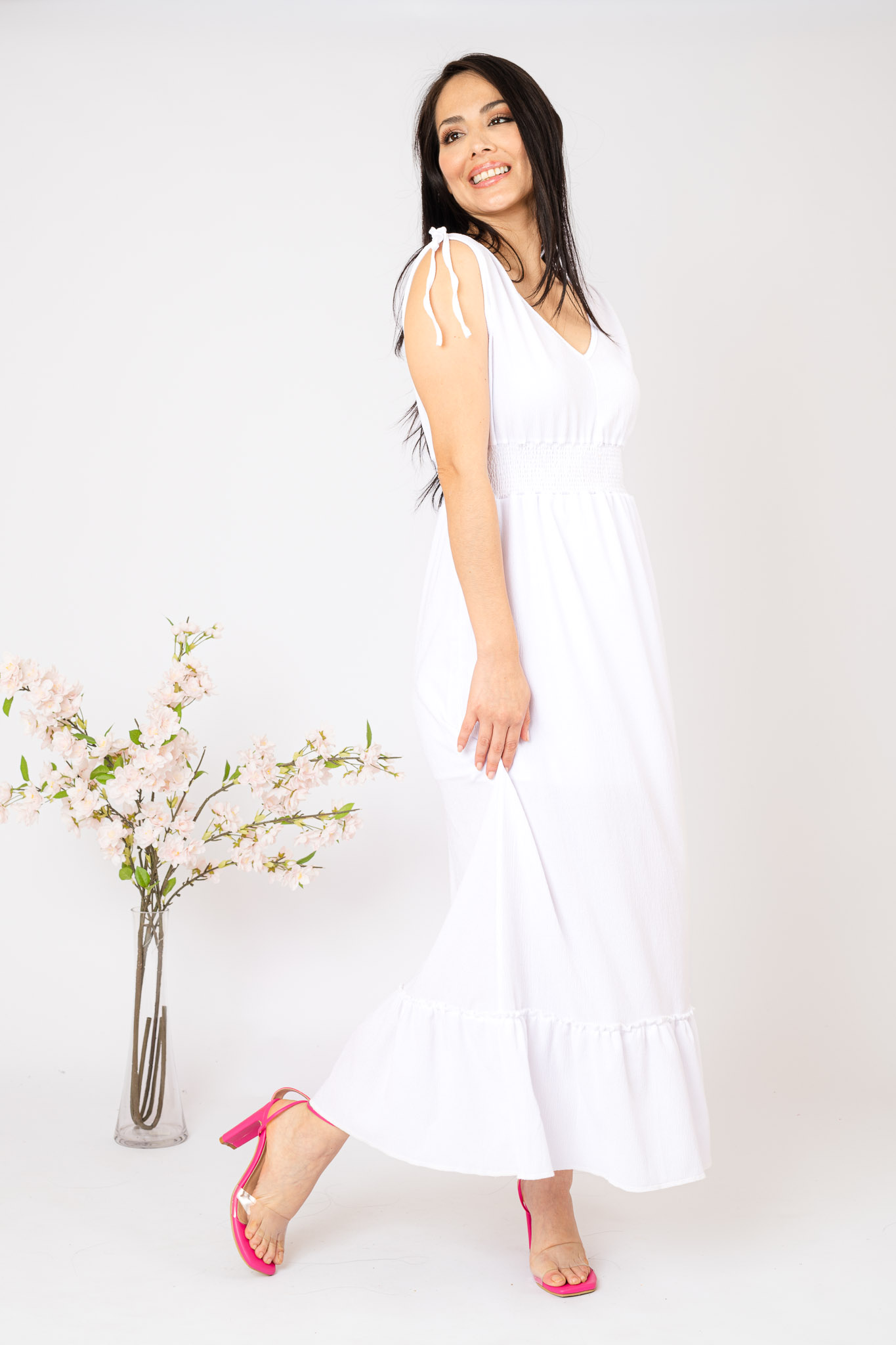 Vestido de tela rayón texturado  , con lindo detalle en la manga 

Disponible en talla S M L
La modelo exhibe la talla S

