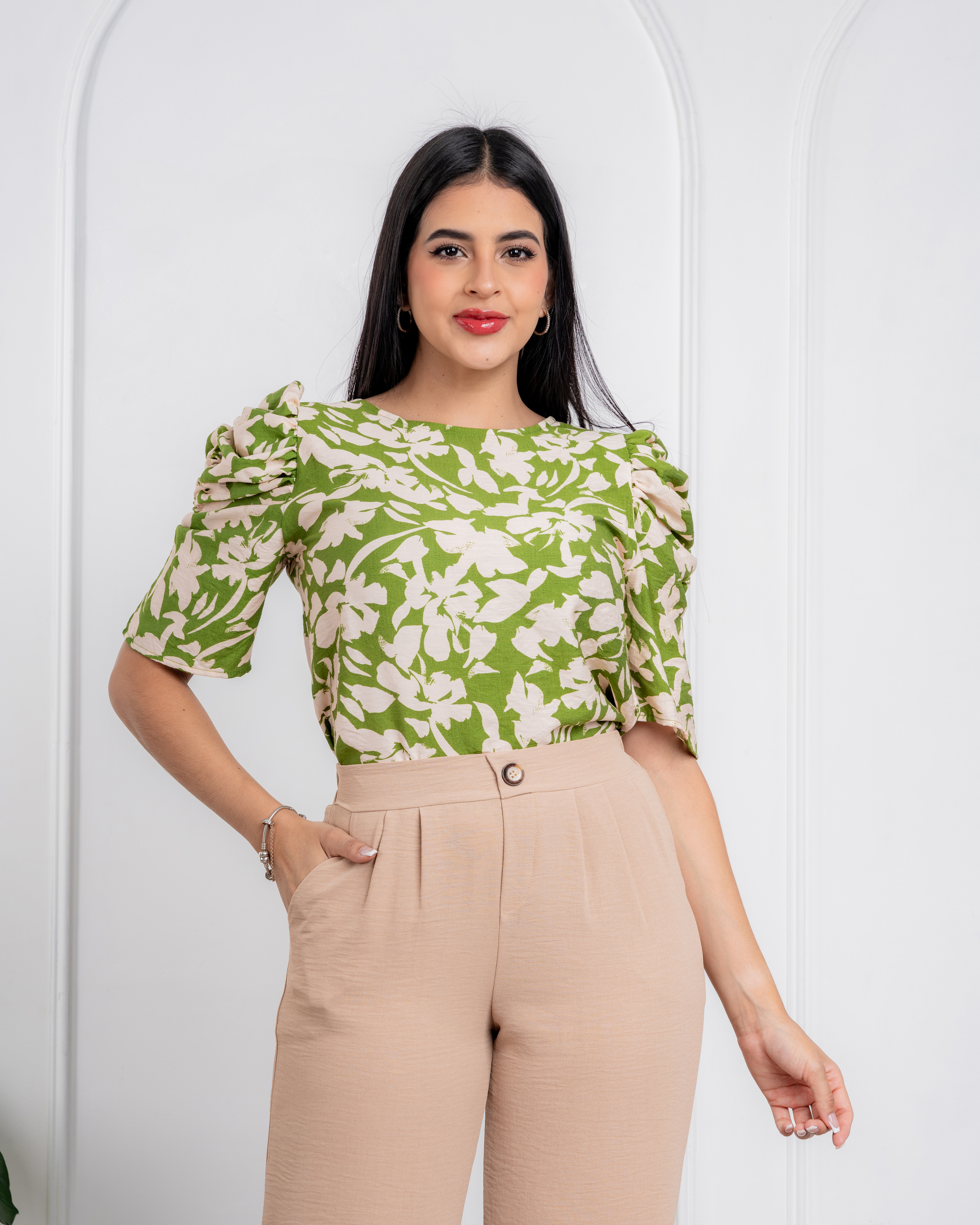 Material Bali

Talla S -M -L

Pagas por 1 prenda y llevas 2 . Puedes combinar modelos y tallas .Promoción 2x1 en toda la tienda !!

 

La modelo exhibe en talla S
