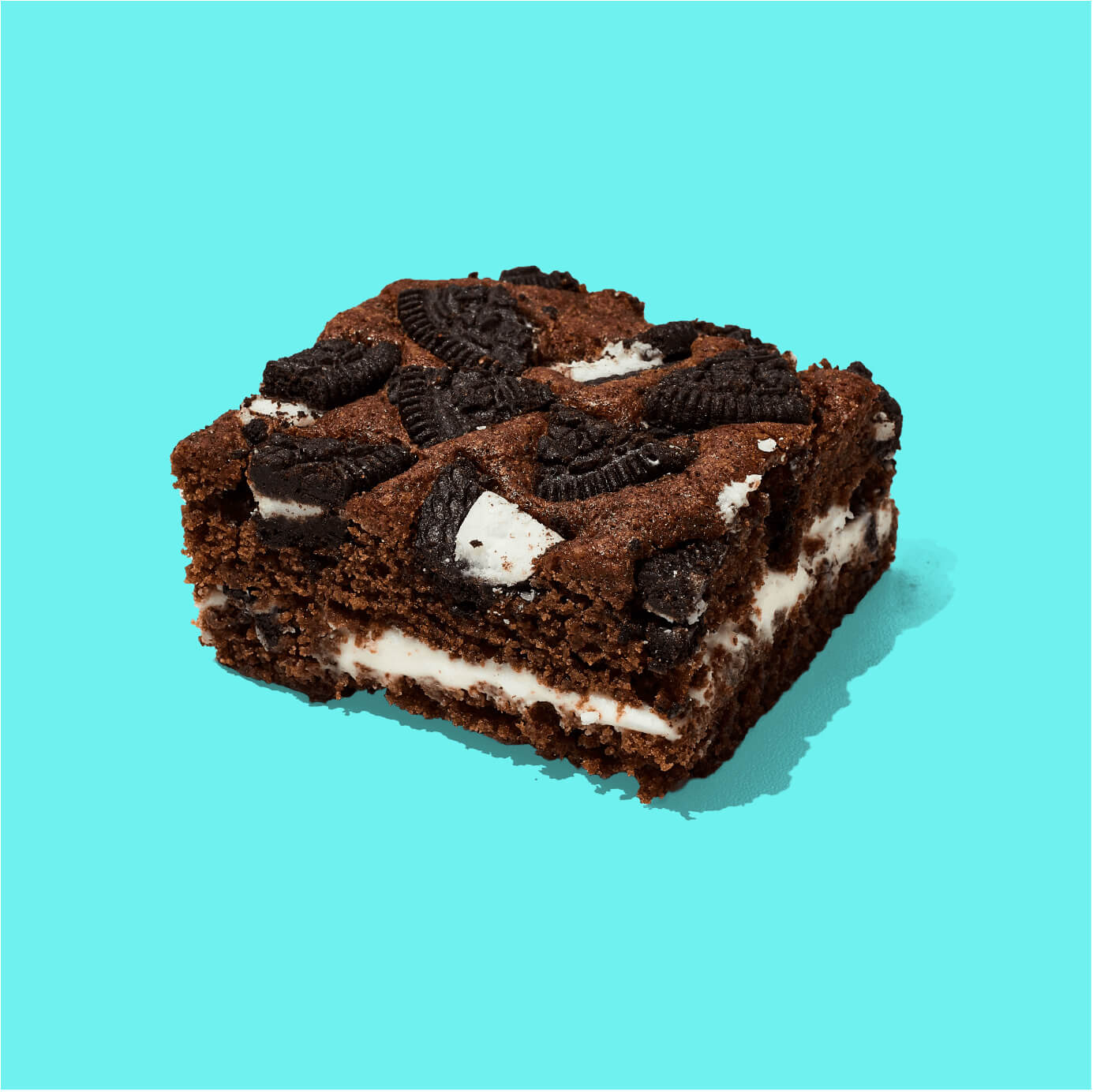 Brownie de chocolate con una deliciosa crema de vainilla y trozos de galleta. Decorados con galletas Oreo.

Medida de Producto: 6.5 cm de ancho, 6.5 cm de largo, 3.5 cm de altura

 
