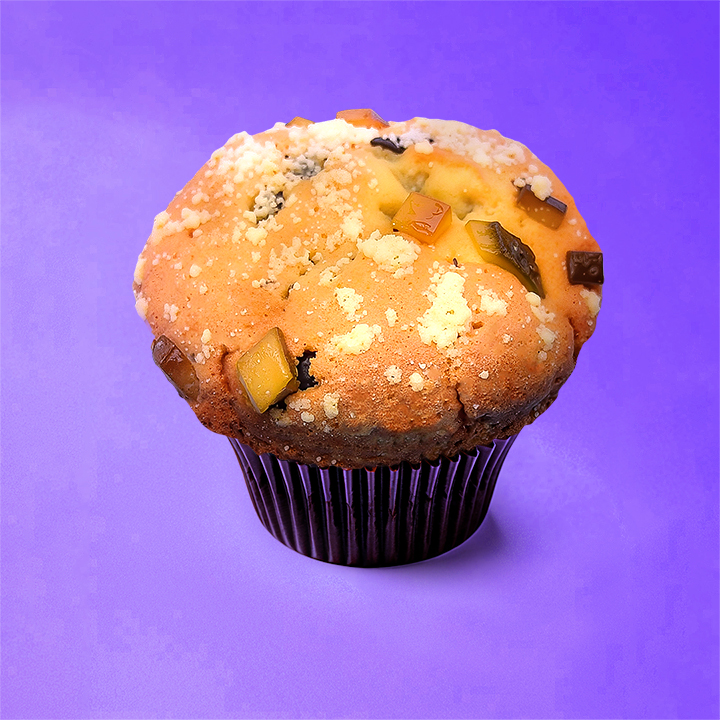 Muffin con relleno de naranja confitada, y decorado con glase.
