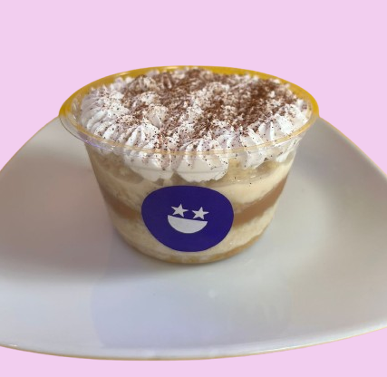 Delicioso bizcocho húmedo tres leches cubierto con una deliciosa cobertura de chantilly y canela espolvoreada. 
