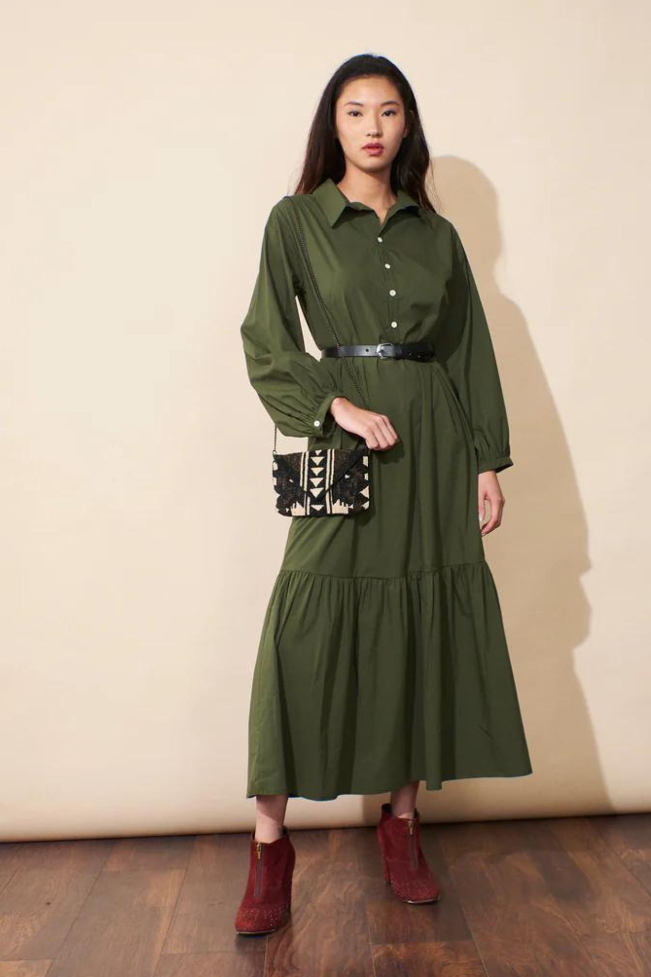  

Dear Nancy, este vestido te esta llamando. Quiere acompañarte em tus ocasiones más especiales para que disfrutes su practicidad, su comodidad y que te sorprendas de como la puedes stylear!

Material: Algodón Waffle

Medidas: 

Busto: 56

Mangas: 50

Largo: 57

Lavar a mano o máquina con agua fría, sin dejar en remojo.
