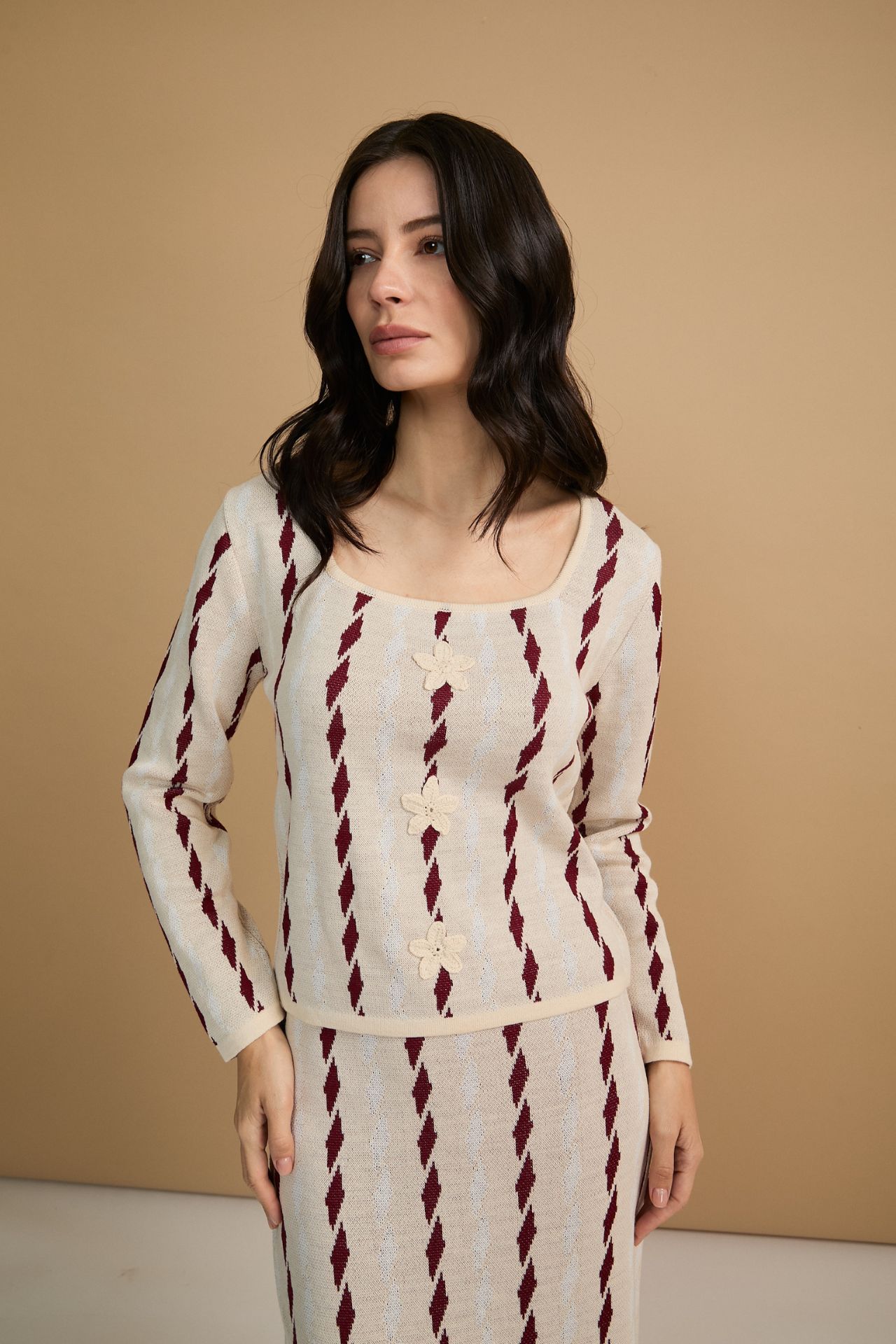 Medidas:
​
Talla S
Largo de top: 50 -51 cm
Largo de manga: 60 cm
Ancho ( sisa a sisa ) 48 cm

Talla M
Largo de top: 52 -53 cm
Largo de manga: 61 cm
Ancho ( sisa a sisa ) 49 cm

Talla L
Largo de top: 53 -54 cm
Largo de manga: 62 cm
Ancho ( sisa a sisa ) 50 cm
