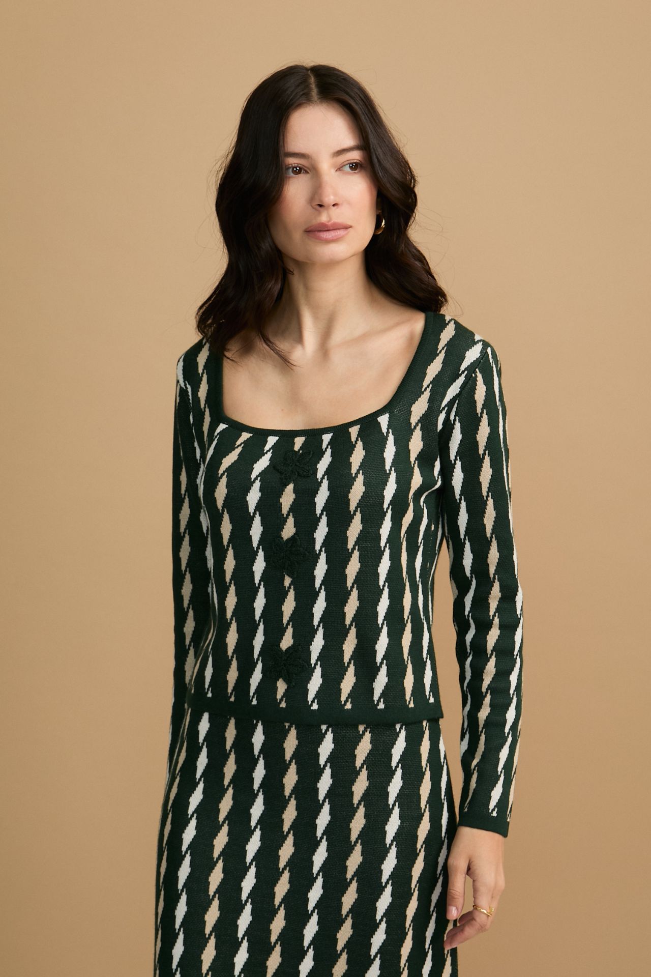 Medidas:

Talla S
Largo de top: 50 -51 cm
Largo de manga: 60 cm
Ancho ( sisa a sisa ) 48 cm

Talla M
Largo de top: 52 -53 cm
Largo de manga: 61 cm
Ancho ( sisa a sisa ) 49 cm

Talla L
Largo de top: 53 -54 cm
Largo de manga: 62 cm
Ancho ( sisa a sisa ) 50 cm

 
